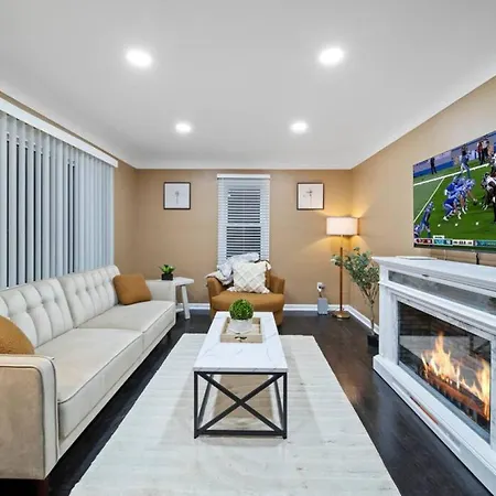 Elegant Oasis 4 Bedroom Home Away From Home